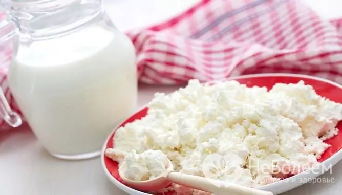 Cottage cheese and milk