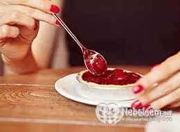 How many calories are in cherries and cherry jam