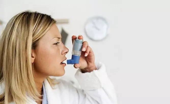 Asthma Bronchiale: Symptome Und Behandlung Bei Erwachsenen Zu Hause