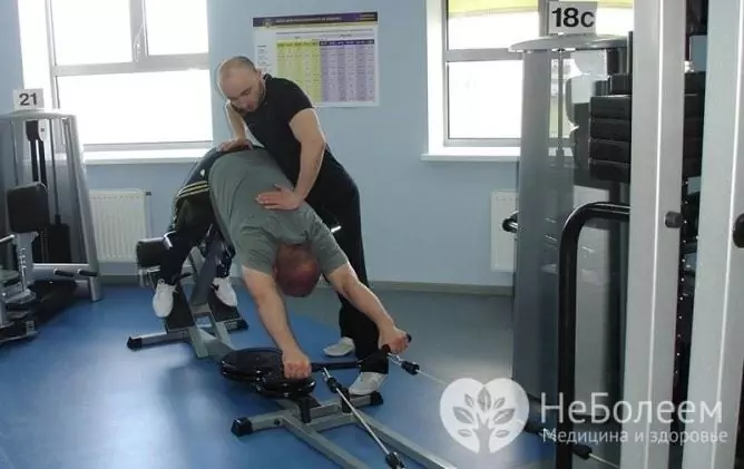 A significant role in the treatment of Schmorl's hernia is played by physiotherapy exercises and physiotherapy