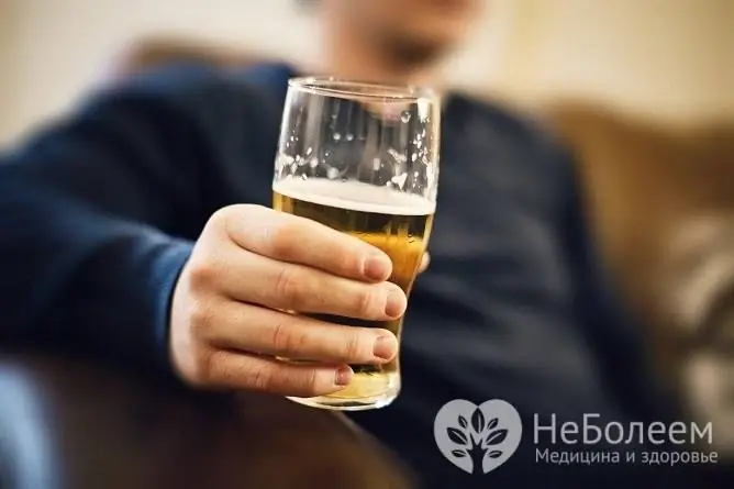 Øl, i tillegg til alkohol, inneholder stoffer som irriterer tarmene, derfor er det forbudt for hemoroider