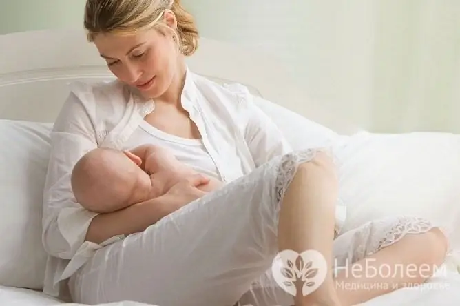 Wenn eine stillende Mutter hustet, muss die Stillzeit nicht unterbrochen werden. Im Gegenteil, Muttermilch schützt das Baby vor Infektionen