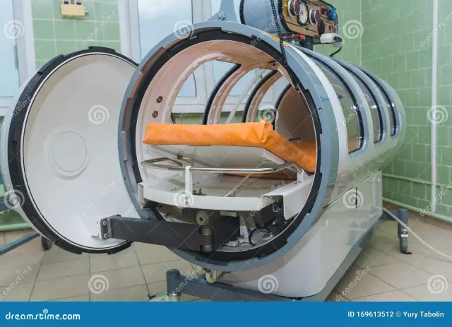 Treatment In A Pressure Chamber - A Method Of Hyperbaric Oxygenation